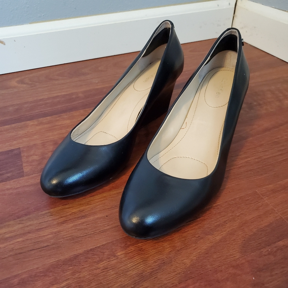 Leather wedge pumps